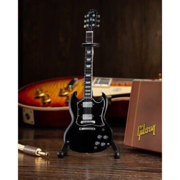 Axe Heaven Gibson SG Standard Ebony 1:4 Scale Mini Electric Guitar Model GG-221AH Collectibles (Large Item, Collectible, Figure)