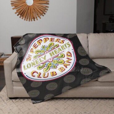 Rocksax -  The Beatles - Sherpa Fleece Blanket - Sgt. Pepper's (60 in x 80 in) Collectibles (Large Item, Blanket)