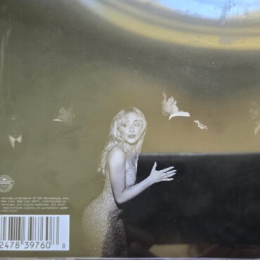 Sabrina Carpenter-1